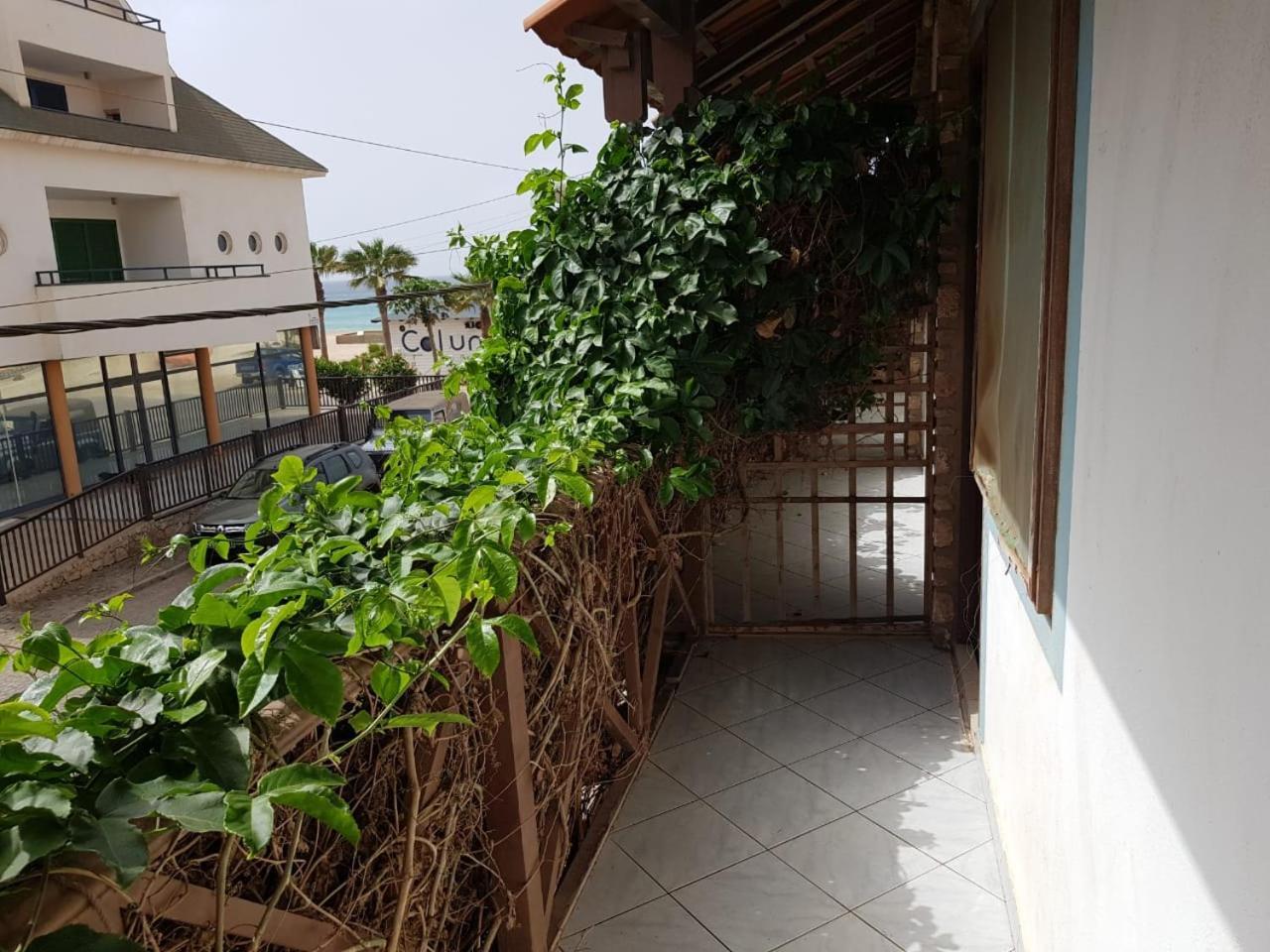 Pensao Alcinda Bettencourt 100 Meters To The Beachfront Santa Maria Exterior foto