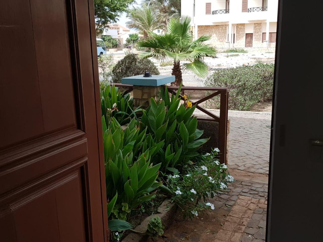 Pensao Alcinda Bettencourt 100 Meters To The Beachfront Santa Maria Exterior foto