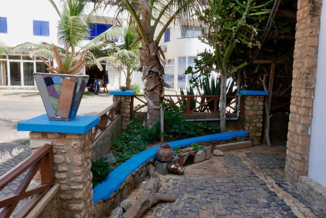 Pensao Alcinda Bettencourt 100 Meters To The Beachfront Santa Maria Exterior foto
